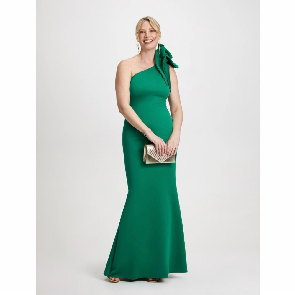 Green One-Shoulder Sleeveless Gown for Weddings
